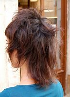 cieniowane fryzury krótkie - uczesanie damskie z włosów krótkich cieniowanych zdjęcie numer 73B